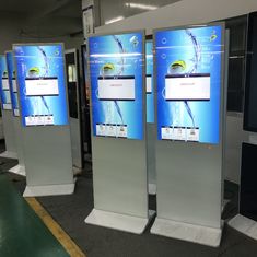 43 duimvloer die Digitale Signage Super Dunne LCD van de Kiosk Witte Kleur Adverterende Speler bevindt zich